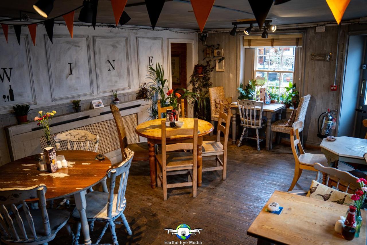 The Bear Inn 랸도베리 외부 사진